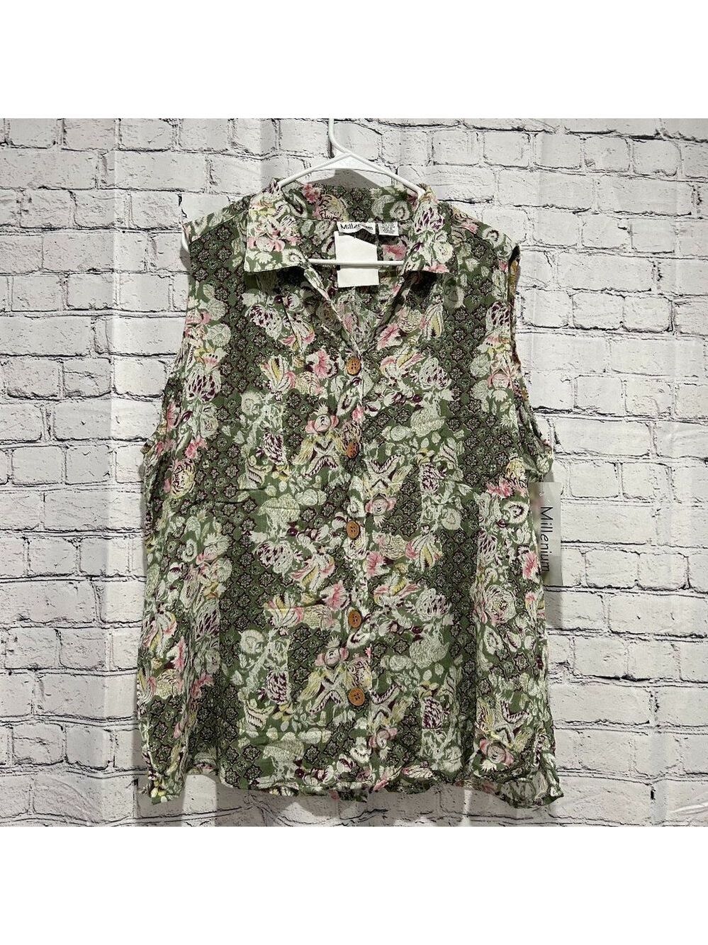 New with tag Ladies Millenium Sleeveless Blouse Size 16